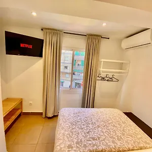 Nuevas Con Bano Privado Frente Al Metro St Mwc Barcelona-fira Apartment